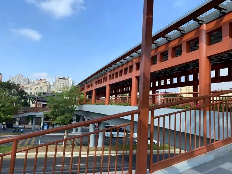 中心路市民广场人行天桥钢结构工程.jpg